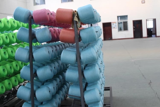 Fios de poliéster de alta resistência com fibras Yizheng e mais de 1000 cores selecionáveis